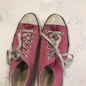 Magenta converse